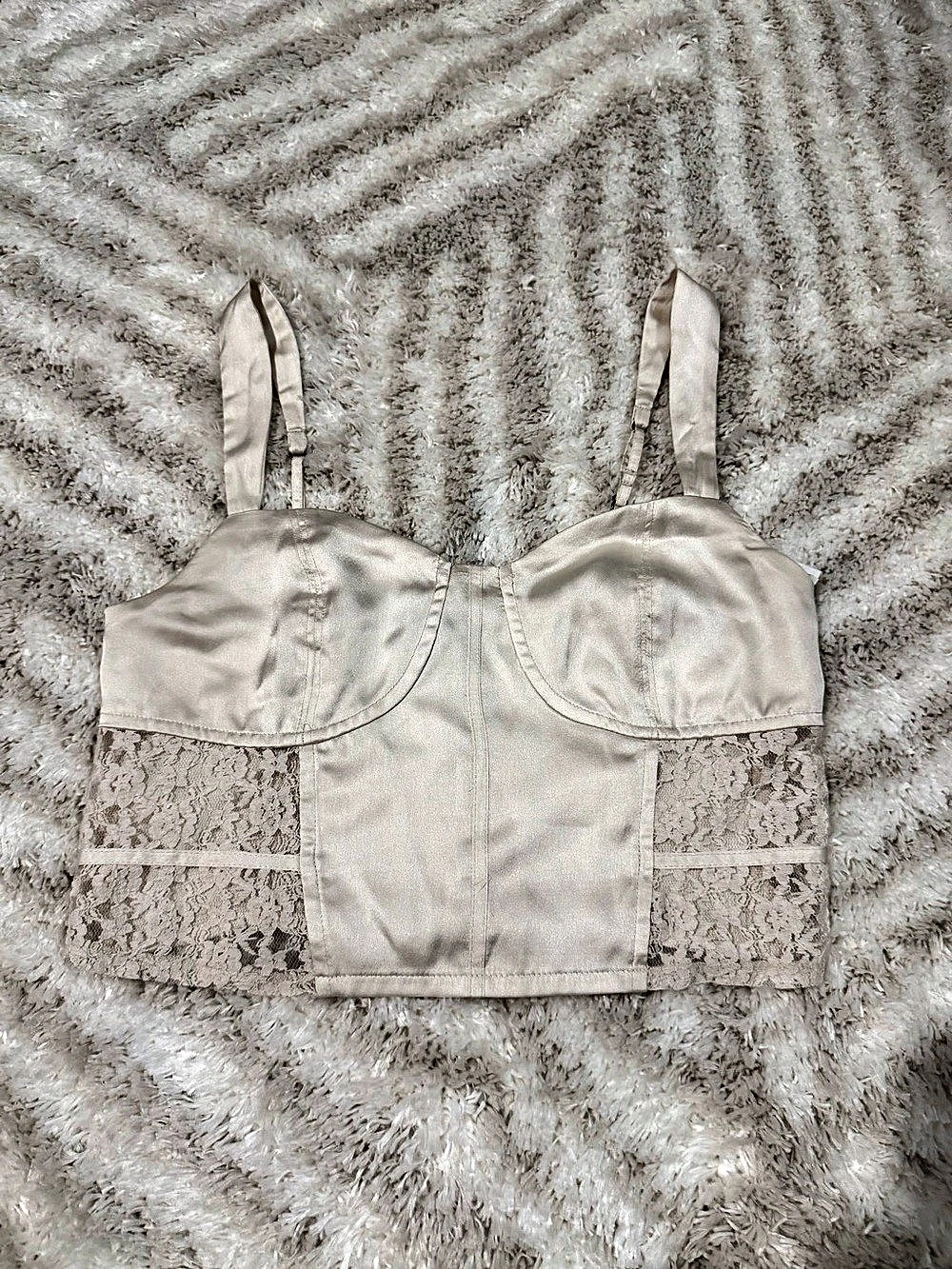 Hollister Social Tourist Smocked Crop Top in White Size Small Like New